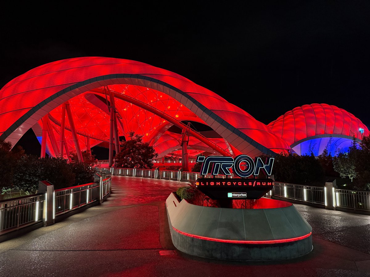 DigitizedUser's tweet image. ICYMI: The TRON: Ares overlay on TRON Lightcycle / Run at Magic Kingdom will end on January 19. 

The original version of TRON: Lightcycle / Run will return on January 20.