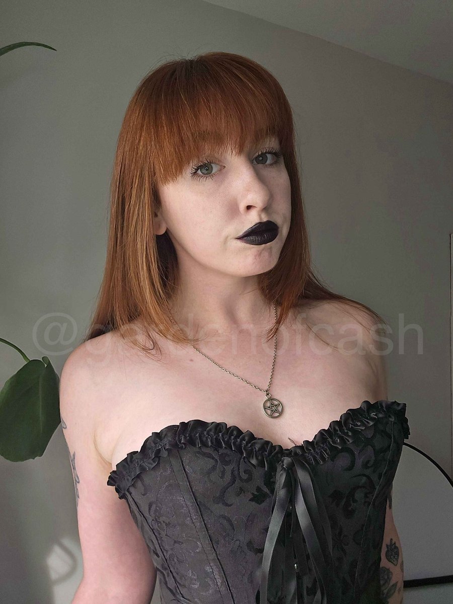 gardenofcash's tweet image. retweet game: 

1/1/1

five comments each

one hour

time to hurt My pig~ 

for every five comments, I’m going to shock his plug

for every interaction, he’s going to punch himself in the balls

and while the game is running he’s going to wear his nipple clamps for Daddy~ 😚