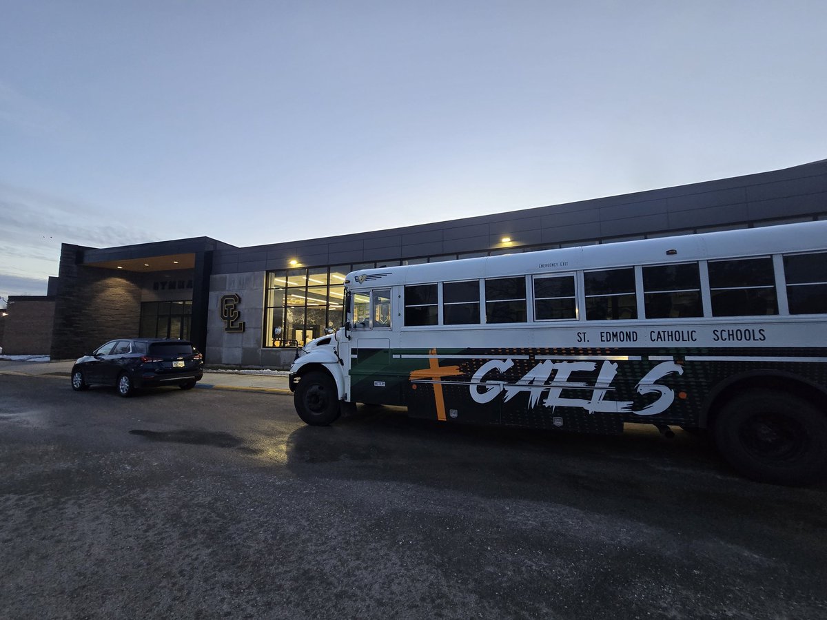 ChanseHall's tweet image. St. Edmond is in town tonight for some North Central Conference basketball! 

Girls will play first with boys to follow. At halftime of the girls, the Class 3A State Runner-Up boys team from a year ago will be honored. @CLLionActivity