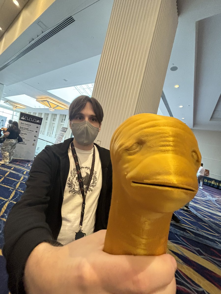 peepo173's tweet image. BREAKING: Local streamer caught showing his gherkin to fans in public.