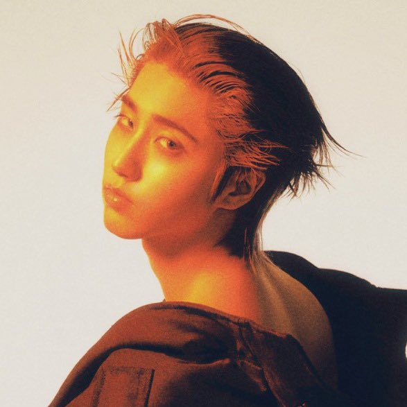 R4INYDI0R's tweet image. #minsung au
Sacrifício mundano: Do sangue escorre a graça; do corte surge a asa.

Em um mundo que cada ser têm seu anjo, onde anjos e humanos são separados por uma camada de pecados vulgares, um dos defensores se encanta por seu protegido e enfrenta deus por amá-lo intensamente.