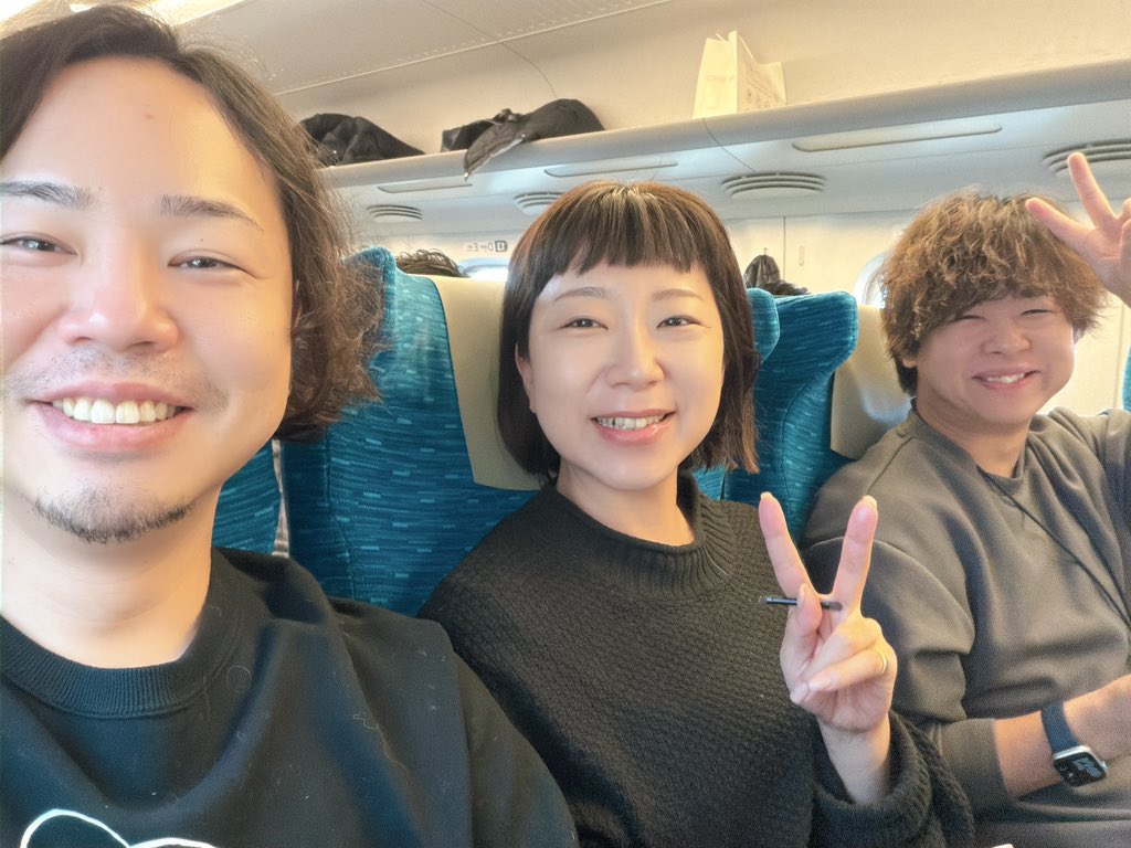 今日は大阪出張です。

弊社で展開させていただいている #ノンデザ コミュニティ内のイベント、ワークショップの日です。

このコミュニティは、プロのクリエイターが、専門スキルではなく自身に合った案件獲得の手法を学ぶ場所です。

専門的に言い換えると「事業構築」を技術として学ぶ場所です。