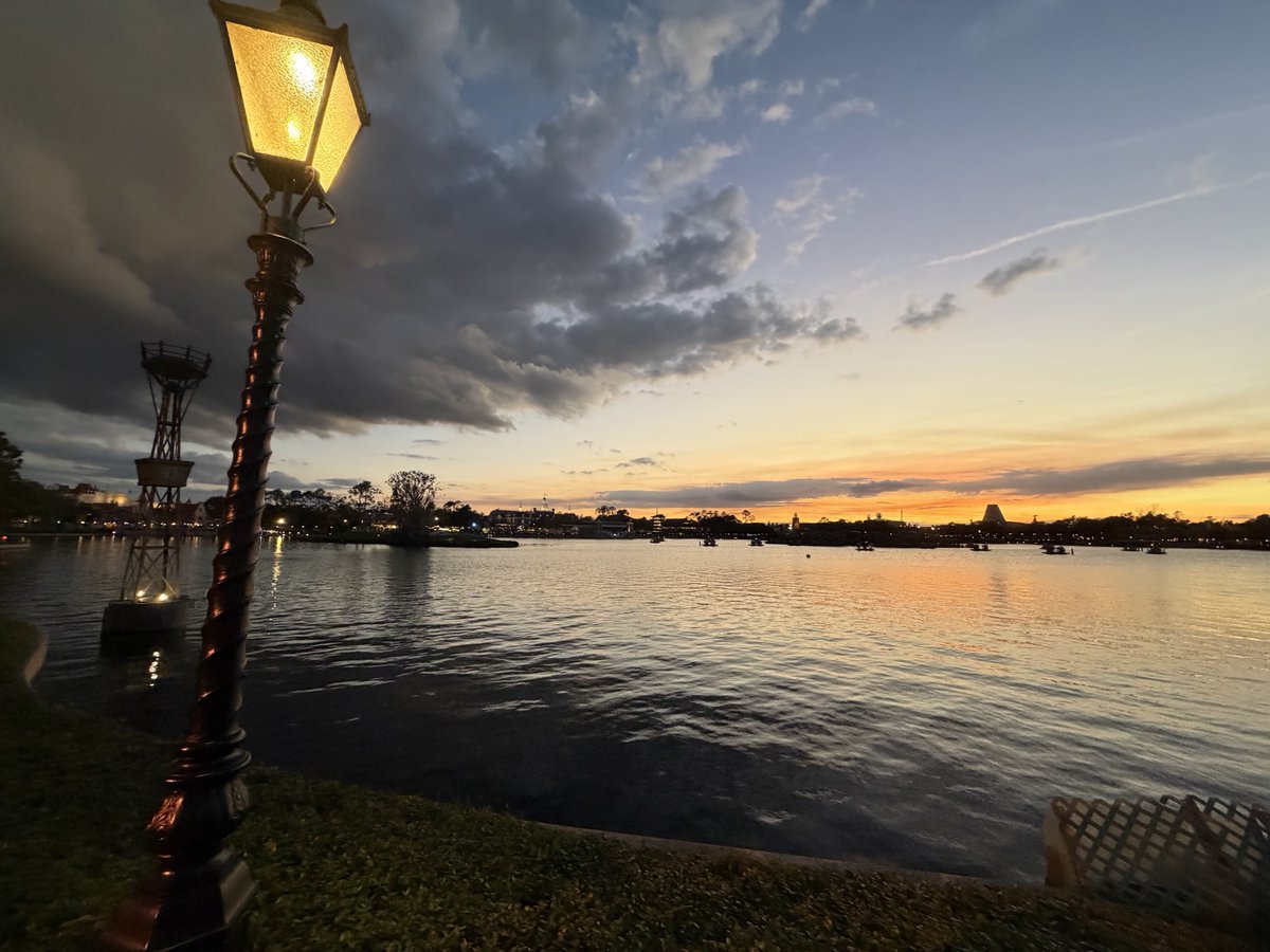 DisneyTripTips's tweet image. Beautiful evening at EPCOT!