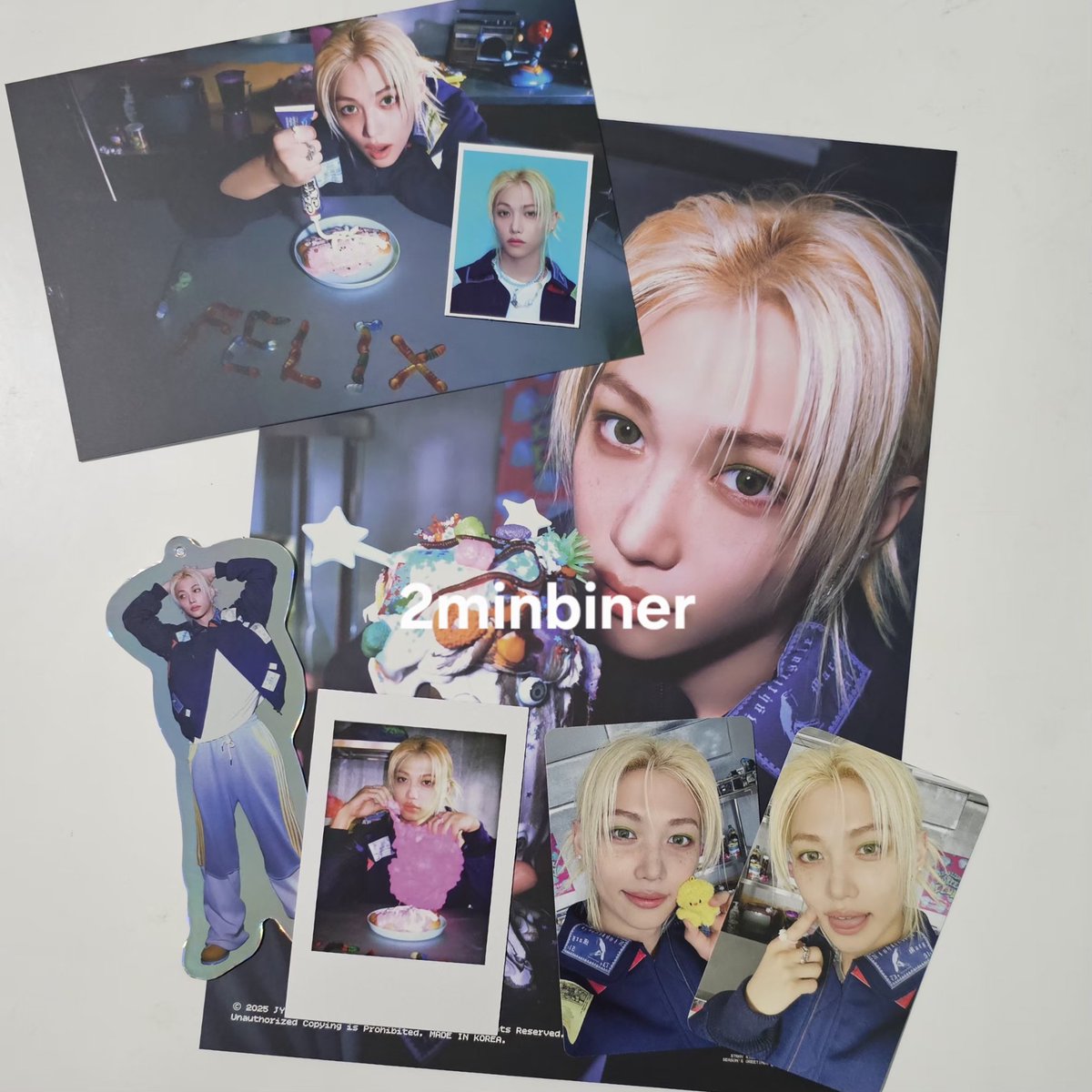 2minbiner's tweet photo. VENDO/VENDA 

set membro skz 2026 season's greetings starlight supper club

pc + pob fanshop + polaroid + id + paper ornament + message card + mini poster

90,00 + superfrete
apenas set completo
envio até 31/01
feedbacks no fixado https://t.co/jh0Ie8egXW
