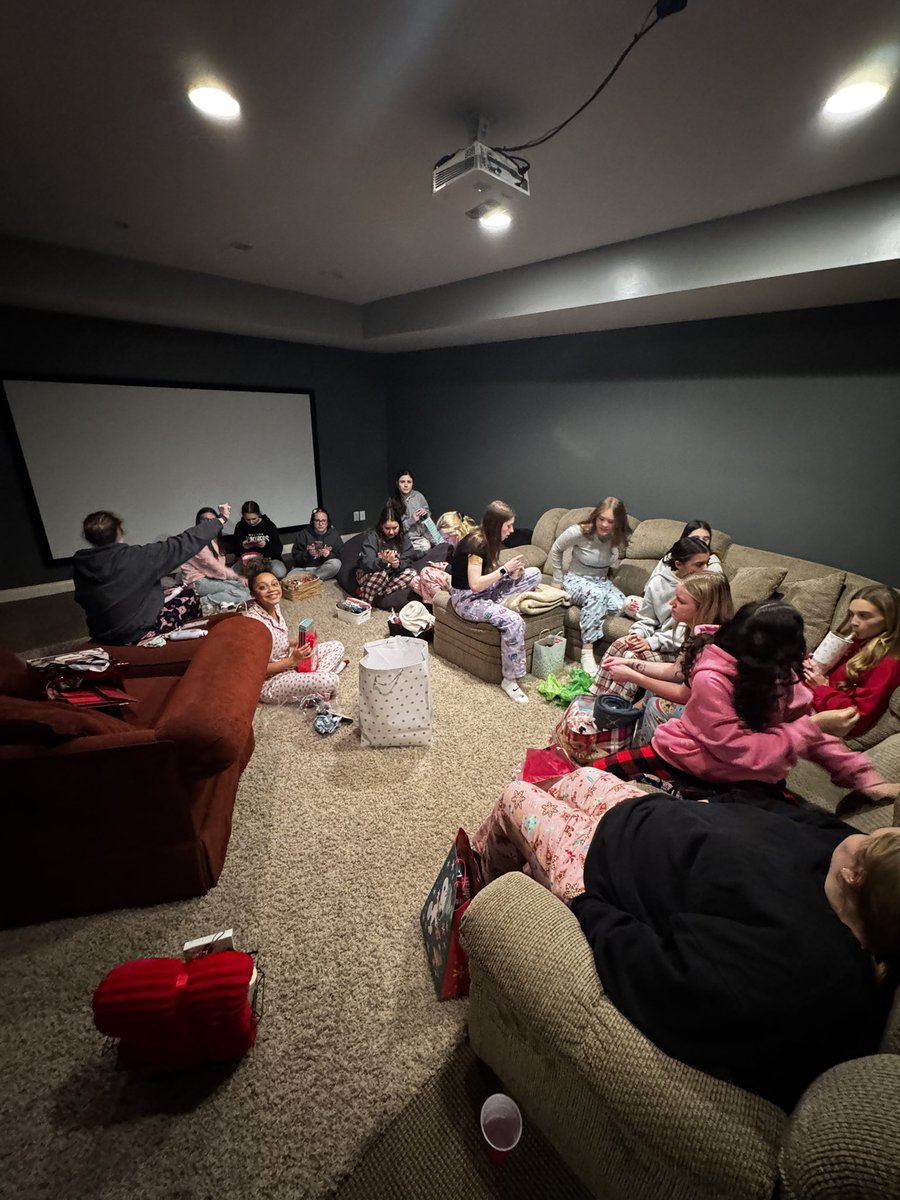 WHSswimminwomen's tweet photo. the annual swimmin’ women christmas party was a success! we had so much fun with our secret santa gift exchange, we have such a great group of girls! #niceswimminwomen #christmasparty #giftexchange https://t.co/TP6IyOXgOU