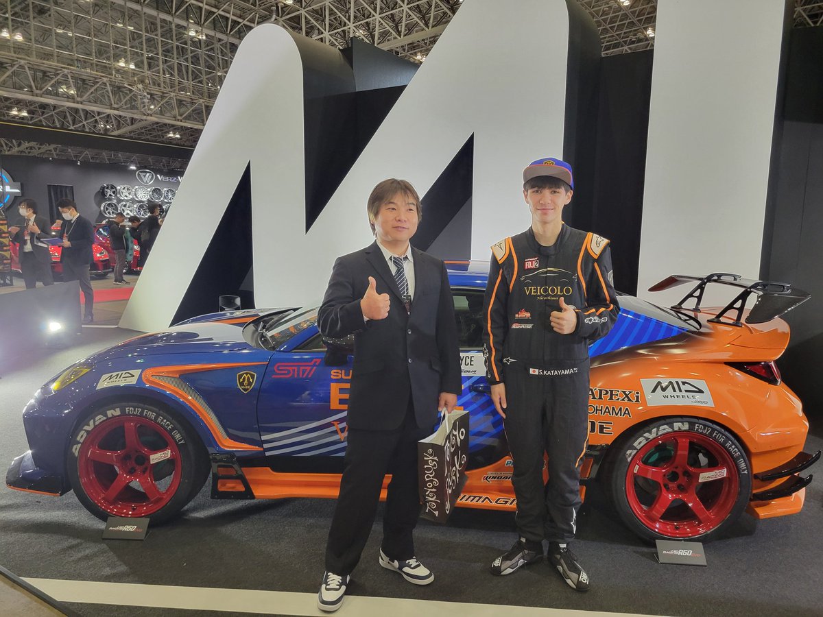 growing_up_D's tweet image. 本日も #東京オートサロン #ファイナルコネクション ブースにて元気にお出迎えしまっせ～👍👍
#growingUP
#ドリフト
#マークＸ
#fdj