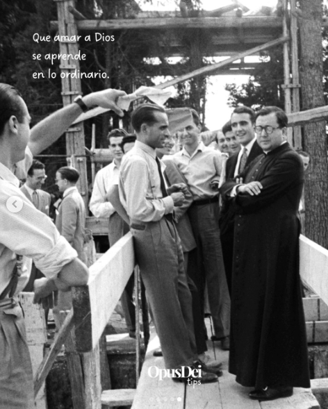 Telefuturo's tweet photo. 📌 Hoy celebramos el cumpleaños de San Josemaría Escrivá 🎂✨🥳
Gracias por recordarnos que Dios nos espera en lo ordinario de cada día.
#TelefuturoPy vía #OpusDeiTips https://t.co/nxDZ4ILObx