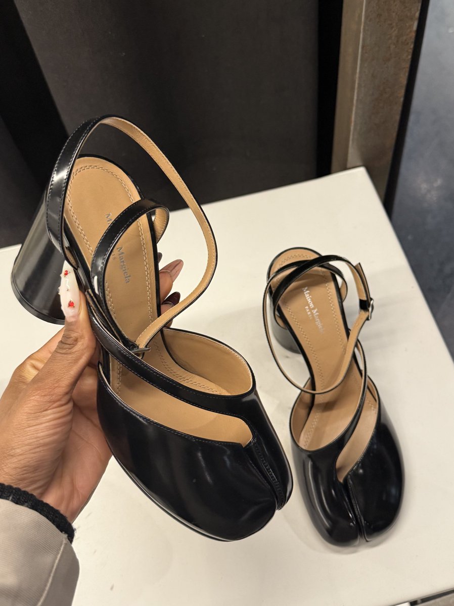 NaesCloset's tweet image. I can feel myself developing a Tabi obsession.