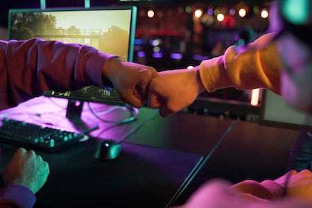 rkohr's tweet photo. When indies are making a game, they aim to focus on local  multiplayer first and punt on making an online multiplayer version of  it. You want to get the game out the door, and  networking is hard.  The problem is that loca...
https://t.co/0hETl3baFT

#indiegame #gamedev https://t.co/R2x3f86Twq