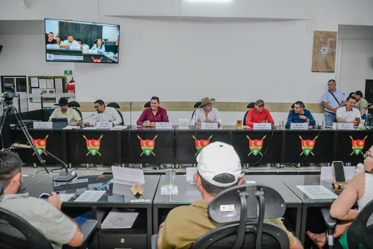 ¡Iniciamos el 2026 trabajando por el desarrollo de Yopal! El Concejo Municipal dio apertura a la vigencia 2026 con la instalación de un periodo de sesiones extraordinarias por 15 días, bajo el liderazgo de su presidente, Dainover Rodríguez Mariño, para el estudio de proyectos.