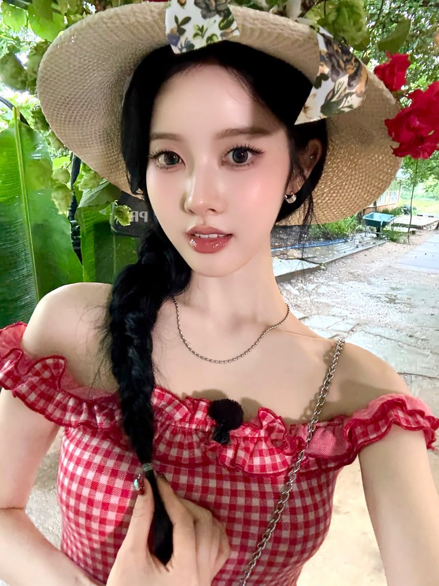 sieum's tweet image. flower power and sunny hours, 🌺🍑☀