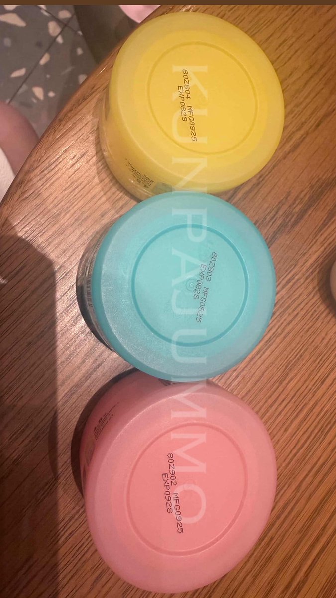 ᴡᴛꜱ / ขายลดราคา

ɢᴀʀɴɪᴇʀ ᴅʀʏ ᴛᴏᴜᴄʜ ᴄʀᴇᴀᴍ ครีมโมจิ

♡ ᴠɪᴛᴀᴍɪɴ ᴄ =ผิวกระจ่างใส + ชุ่มชื้น 
♡ ꜱᴀʟɪᴄʏʟɪᴄ =คุมมัน + ชุ่มชื้น
♡ ɴɪᴀᴄɪɴᴀᴍɪᴅᴇ =ผิวอิ่มฟู + เรียบเนียน

กระปุกละ 70 บาท จัดส่ง 30 

สั่ง 5 กระปุกส่งฟรี📦

มาสั่งกันเยอะนะงับมีมี่