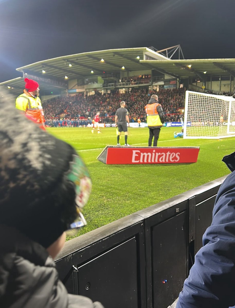 The religion of football in Wrexham … 👏🏻 #WxmAFC #EmiratesFACup