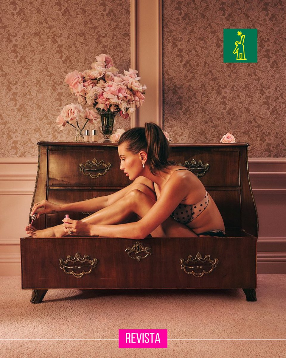 DiarioLibre's tweet photo. 👠 | #ModaDL | Victoria´s Secret da la bienvenida al mes del amor con una nueva campaña protagonizada por Hailey Bieber

🔗https://t.co/t3JmYae8NP
 #VictoriaSecret #MesDelAmor #HaileyBieber #EstiloFemenino
#DiarioLibre #Noticias https://t.co/BStmbYevEQ
