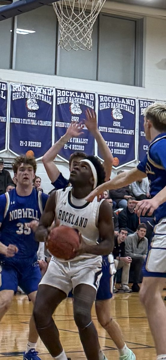 Beginning of the Rockland Bulldogs playing Norwell Clippers at home.