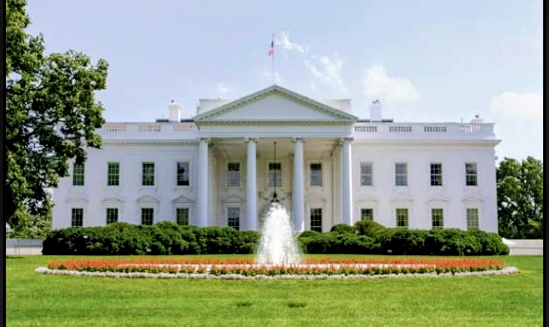 Big surprise coming for one of our past Interns. #surprise
#whitehouse #newjob #staytuned #MovingOnUp