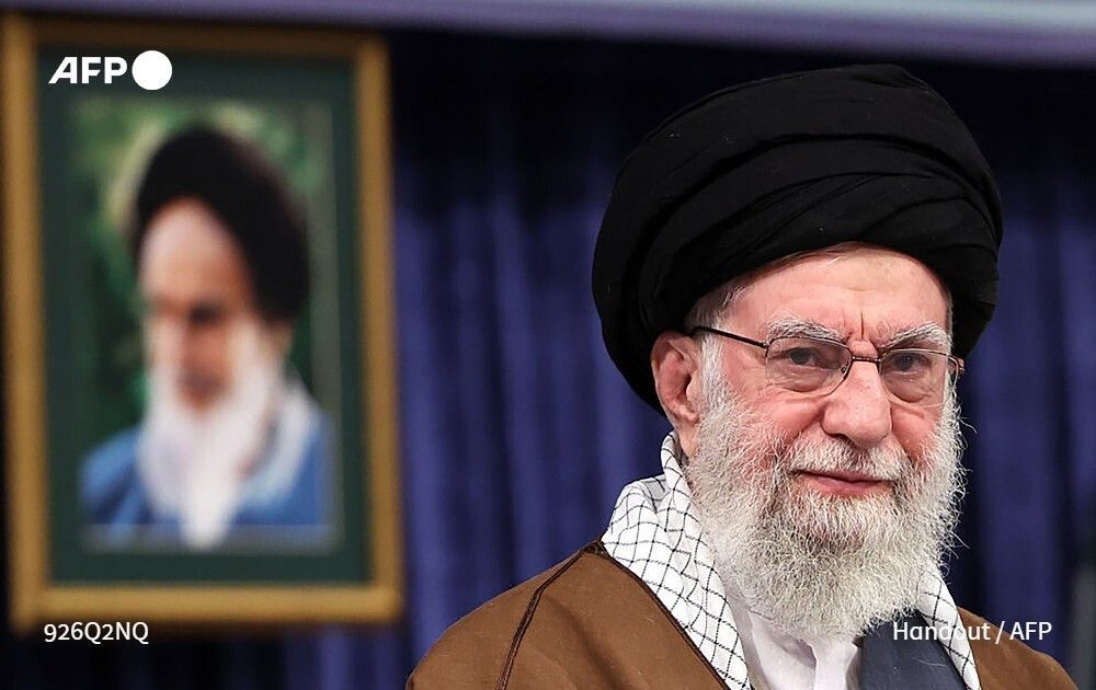 AFP's tweet image. Anti-government protesters once again flooded the streets in several Iranian cities, including the capital Tehran, despite a 24-hour internet blackout imposed as part of a deadly crackdown by authorities u.afp.com/SXWG