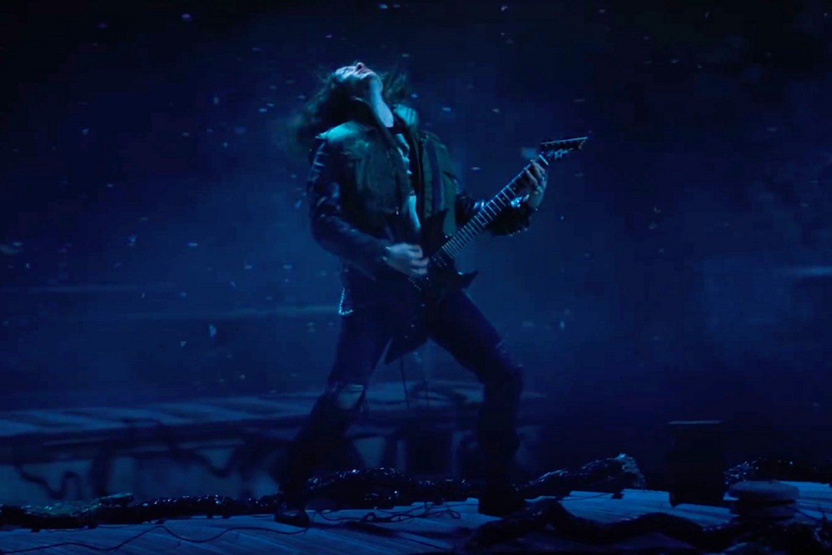 La hija de una amiga tiene 13 años y se copó con #StrangerThings; cuando escuchó el solo de Metallica que toca Eddie en el Upside Down, dijo: "epa, esto suena lindo". 
Ahora no sólo escucha heavy metal, sino que en marzo va con su viejo a ver a AC/DC. Rock n' roll ain't gonna die