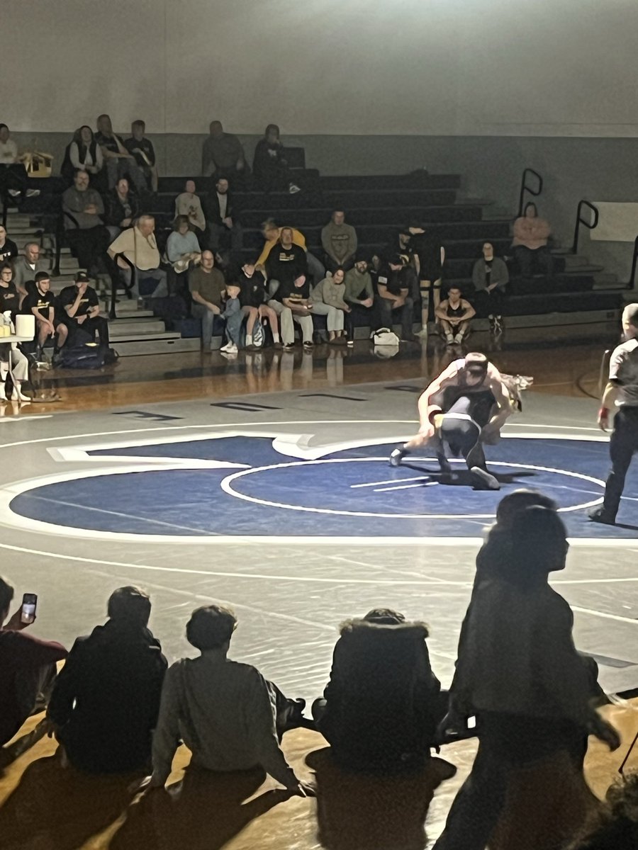 Granville_FB's tweet image. Great atmosphere tonight for GHS wrestling!! Go Blue Aces