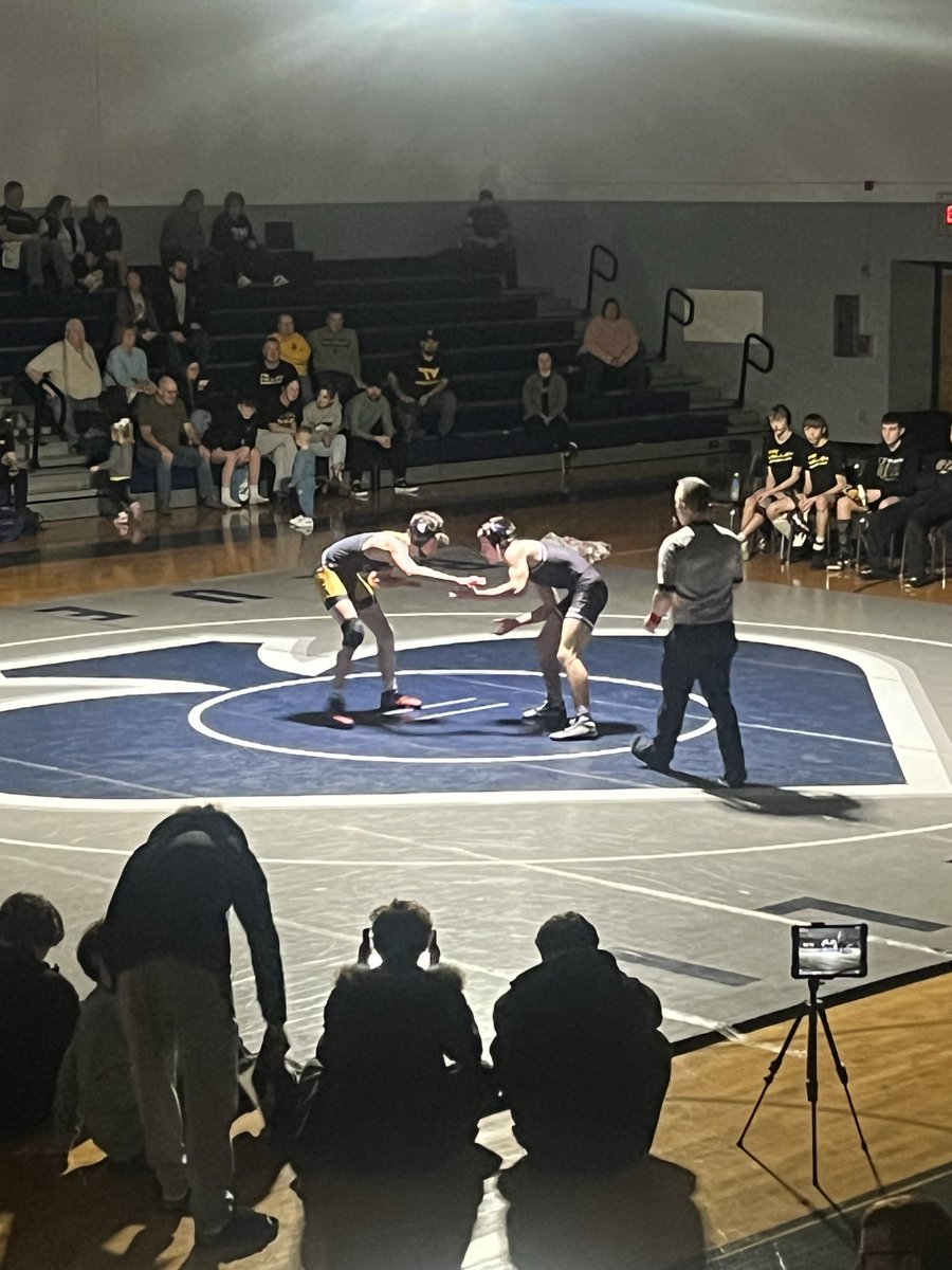 Granville_FB's tweet image. Great atmosphere tonight for GHS wrestling!! Go Blue Aces