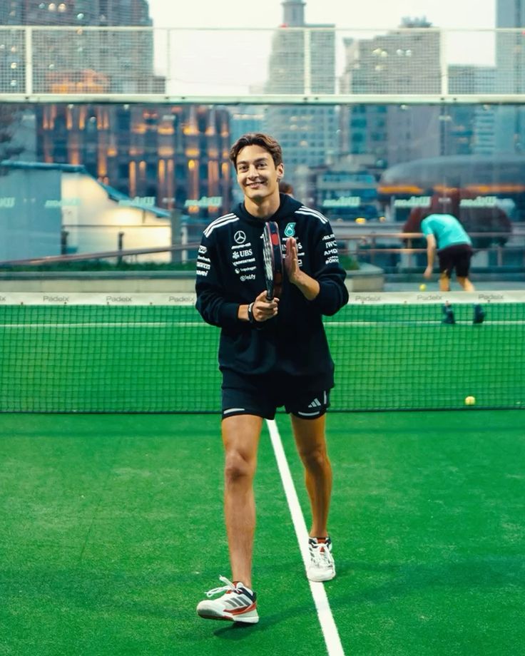 hoaxlov's tweet image. please, george