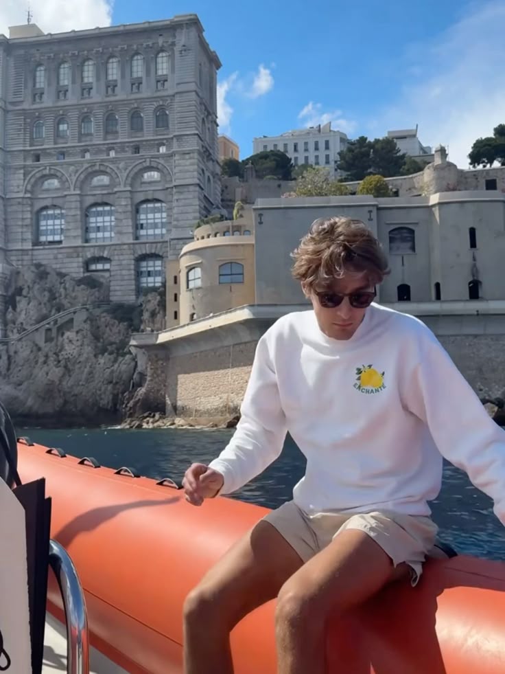 hoaxlov's tweet image. please, george