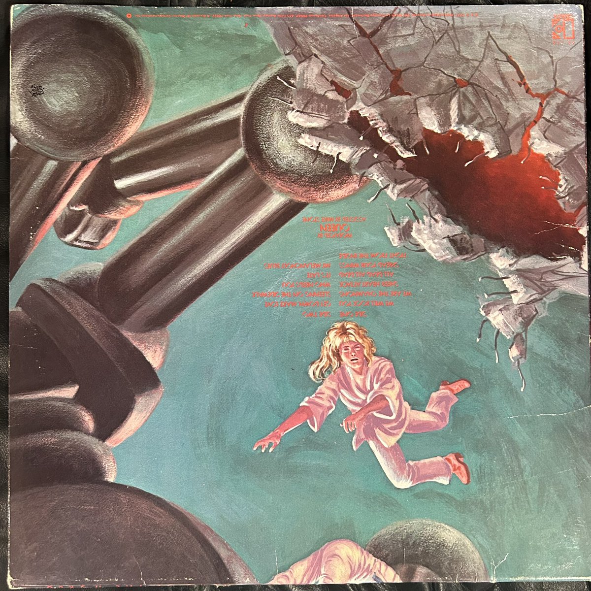 VariationsVinyl's tweet image. #AtoZ -The Redux- (Letter Q)  
#Queen “News of the World” 1977  
Sixth studio album. Diverse rock anthems with massive stadium energy-not much I can say that the universe doesn’t already know about this one #nowspinning #vinyl #vinylcommunity