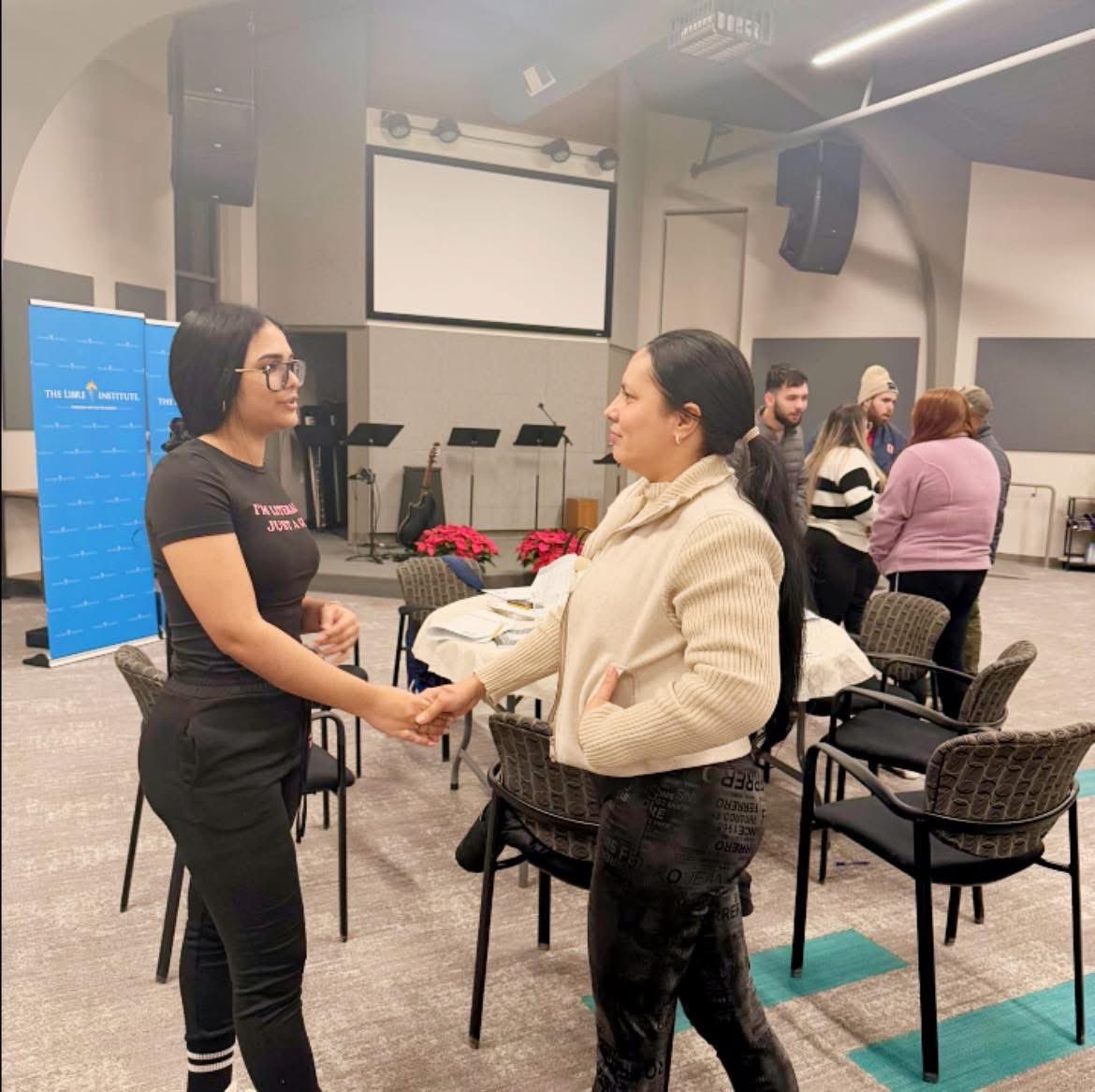 LIBREMichigan's tweet image. Full room. Big smiles. Powerful first step.

First ESL class in Holland. Language opens doors, opportunity, confidence, and community. So proud of everyone who took this step. 💙📚

💪💙 This is what empowerment looks! 

#BeLIBRE
