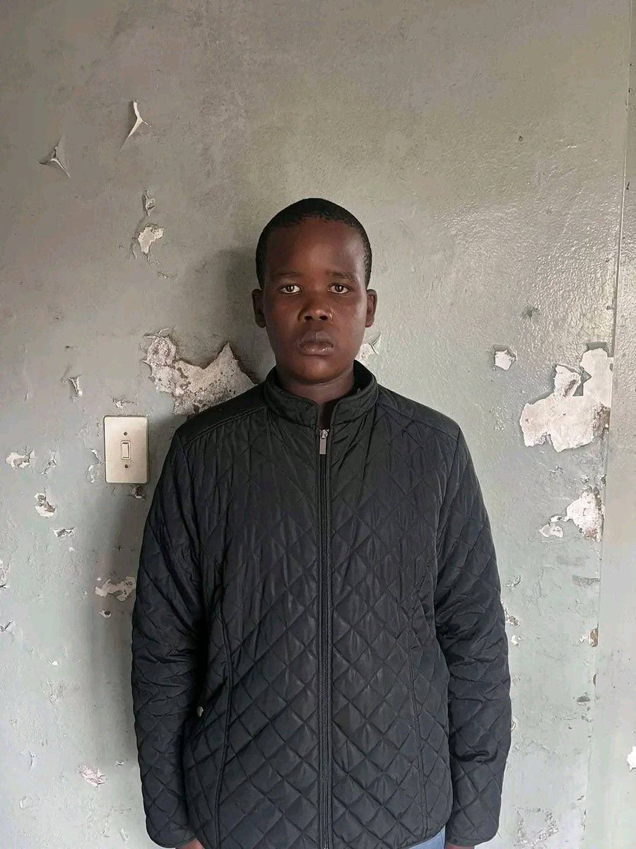 SIKAOFFICIAL1's tweet photo. South African police authorities have confirmed the arrest of one of the suspects captured on dashcam footage, robbing an E-hailing service driver at gunpoint, at Belgravia-Athlone, Cape Town. https://t.co/vKI3Al5j58