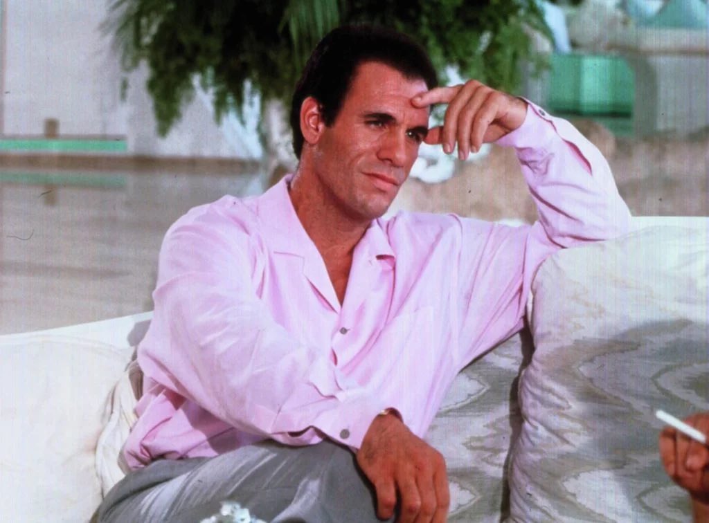 Syndicate_CEO's tweet image. On a day where I feel like stir fried 💩, I found a way to feel better by watching my awesome @X follow @RobertJohnDavi as Franz Sanchez in the superbly underrated @007 film #LicenceToKill. Thank you for the privilege of watching you on screen RJD!!!