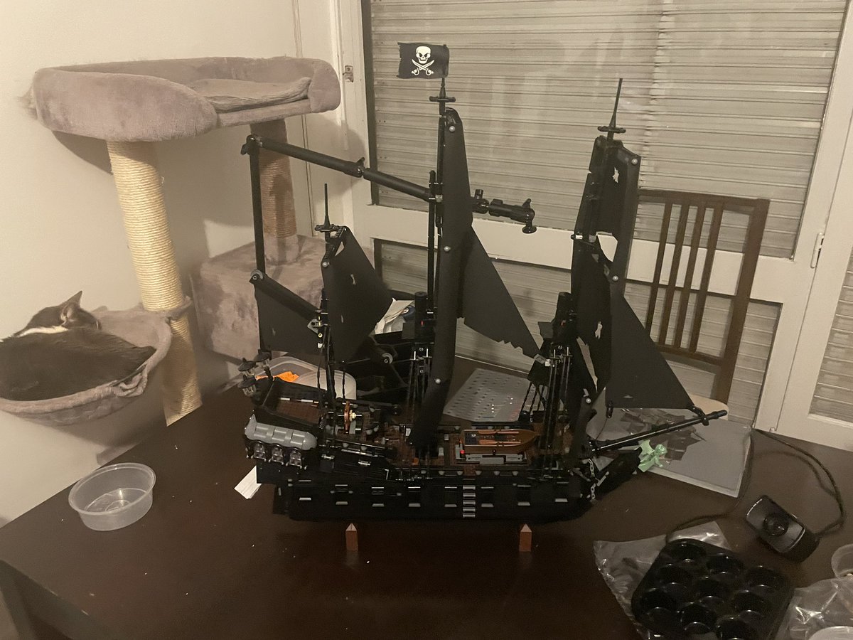 SVimaire's tweet image. J’ai fini mon #BlackPearl en #Lego. Bah il est très beau ! Je ne regrette pas de l’avoir acheté.
#AFOL