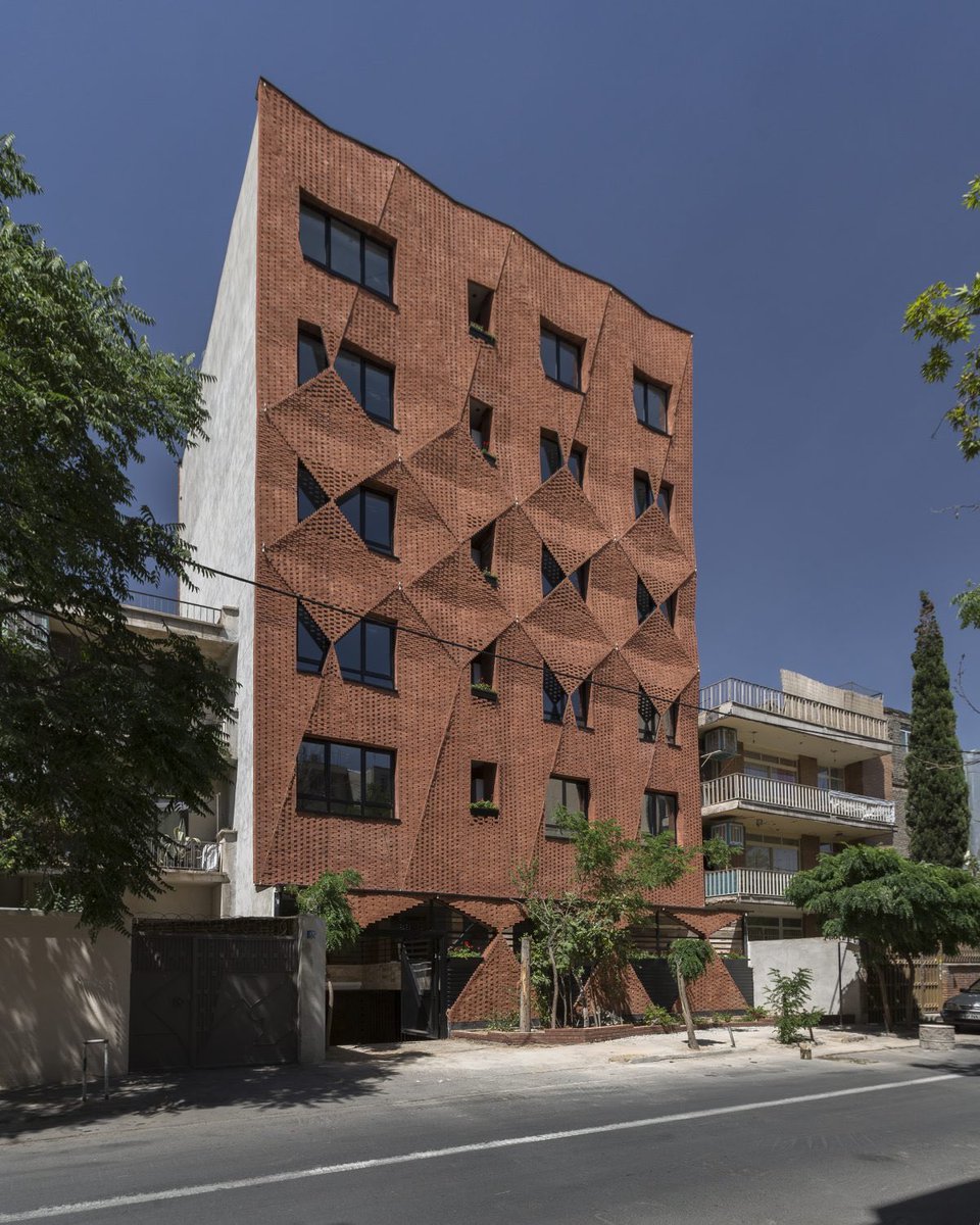 KalanickBot's tweet image. So excited for a new Persia. Direct flights from the US to a beautiful city and people dressing and partying like before the revolution. Gonna be a blast