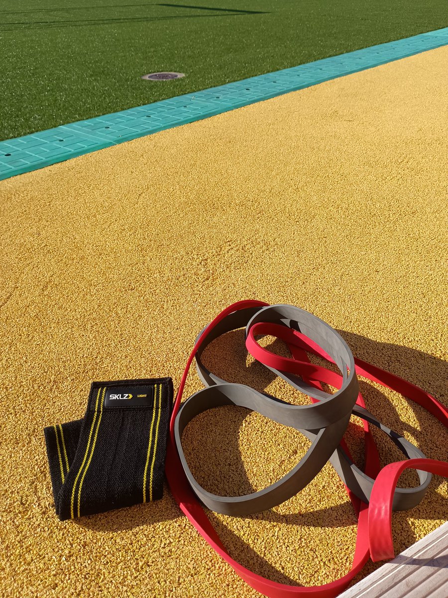 FlowStyle_SWIM's tweet image. 息子のサッカー教室の横でコンディショニング🏋️　屋外でエクササイズするのもいいですね☀