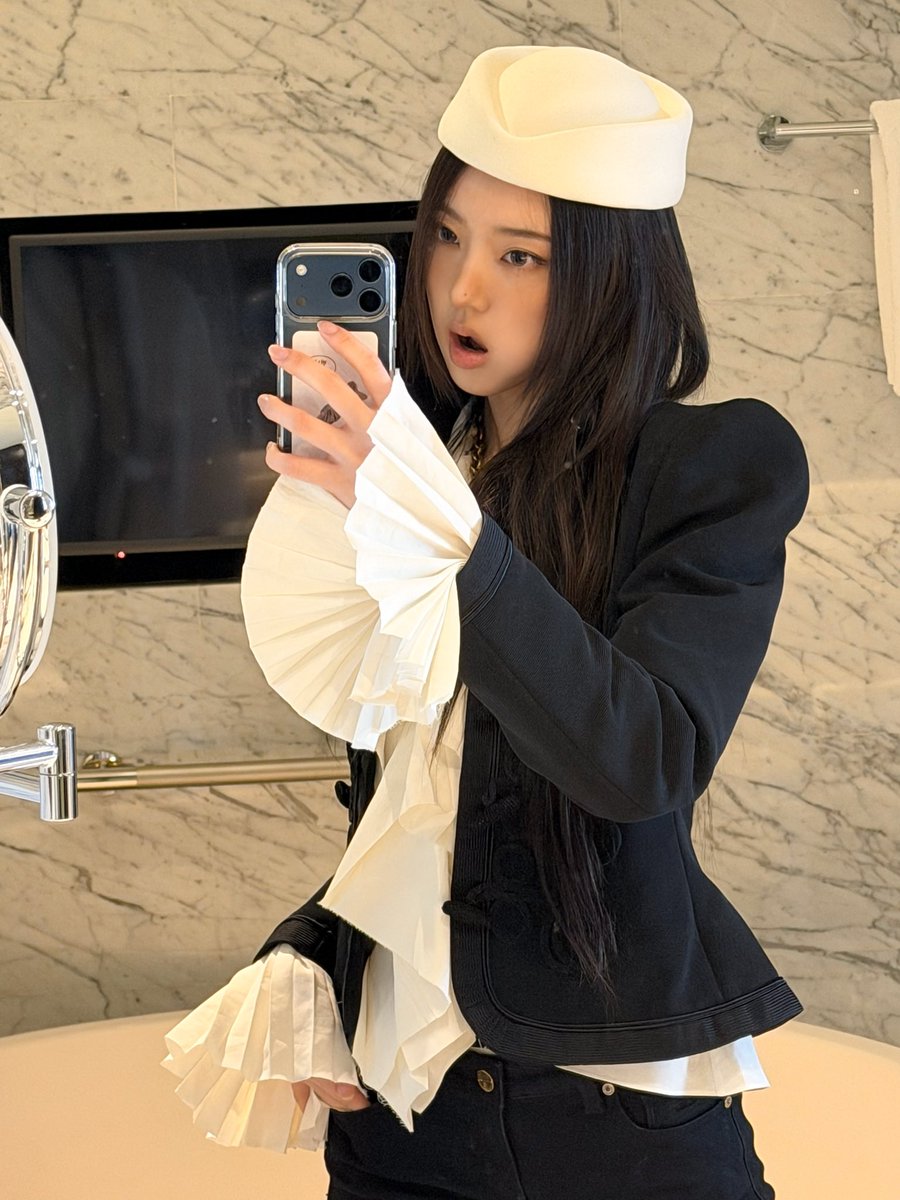 vircesso's tweet image. #vircesso #ggyucol as pilot and flight attendant ✈️