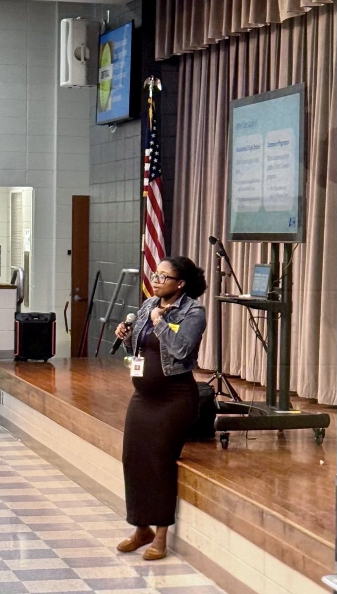 nogain_nopayne's tweet image. Excited to welcome the SC Governor’s School for the Arts &amp;amp; Humanities to our middle school today! 🎭🎶📚

Inspiring creativity, excellence, and big dreams in our students—what an honor!
#LetsGrowTogether #SCArts #FutureCreators
@OconeeSC_school 
@GovieAlumOffice