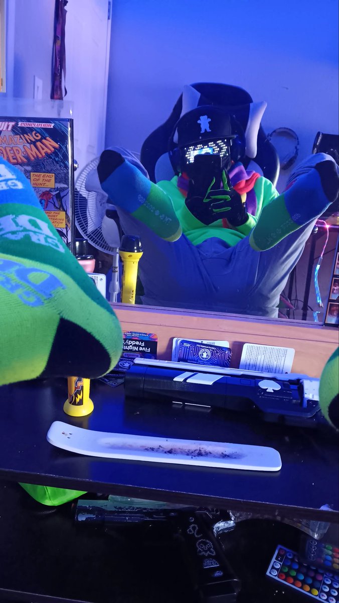 You can have these too, Neyxtou The Robot Is Prideful with these socks ^^