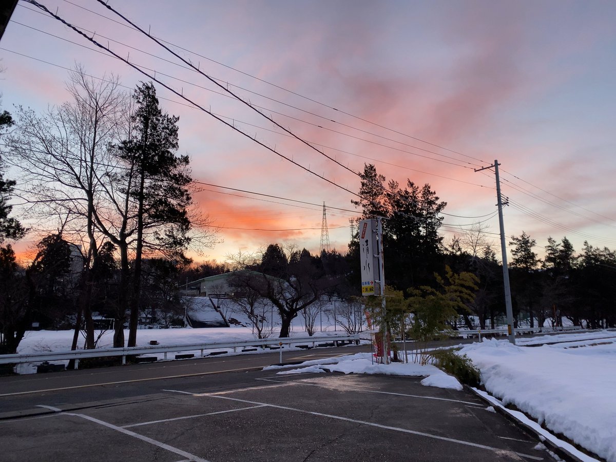 _Z400GP_'s tweet image. 2026年1月10日(土)9:44

🌞快晴の本日10日(土)は
🈺10:30〜14:00最終入店となっております✨
　
⛩️旦飯野神社 様も混み合うかもしれませんね🙏

当店では📱で食べる分量の確保のサービスを承っております。
並盛✖️●人前
大盛✖️●人前
半盛✖️●人前
という感じです☺️
⁡