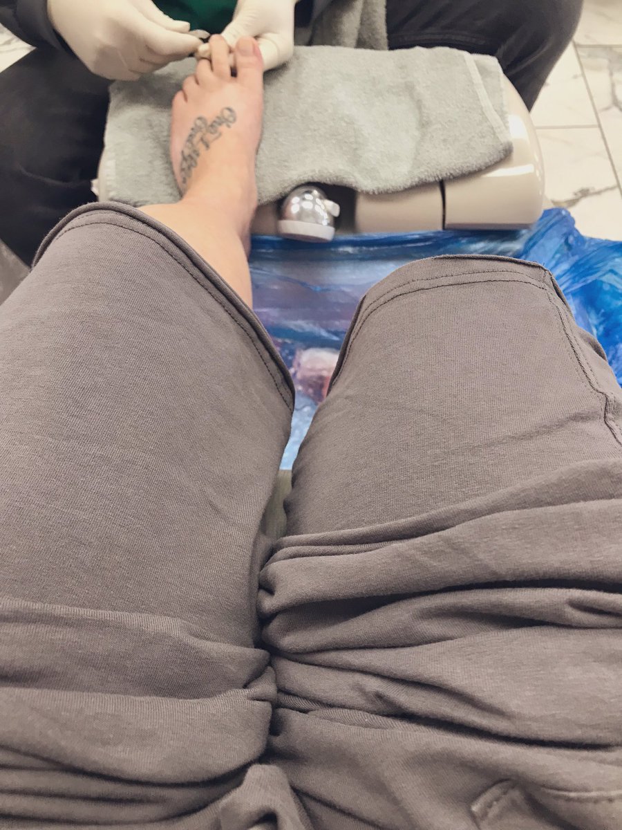 TATTED4PLEASURE's tweet photo. MMMM 🫦. He took such good care of me!!! I needed to start the New Year with a new color! 

Guess the color correct and I will send you some custom pics✨✨💋 https://t.co/53oioDNuuh