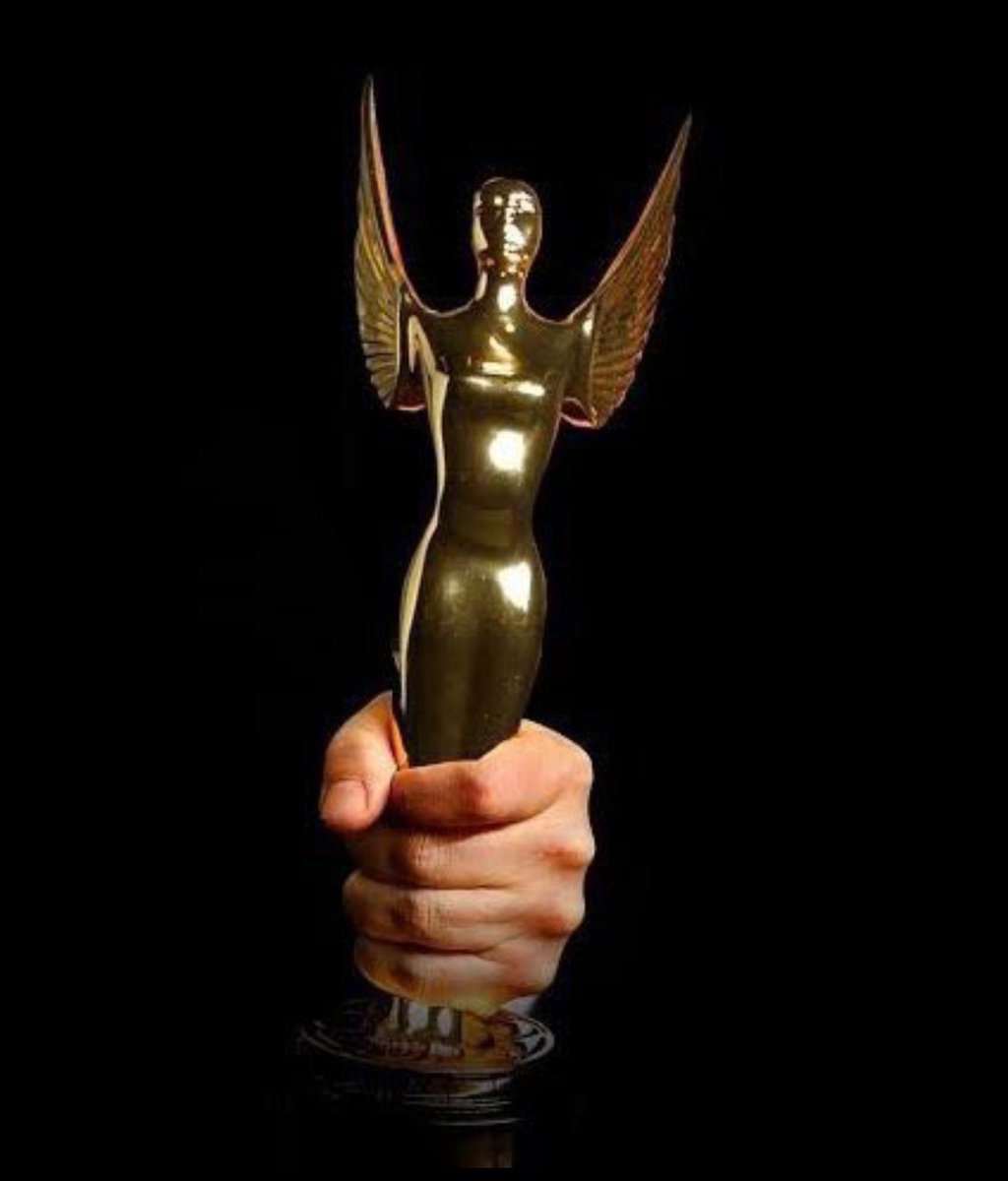 k_ag158's tweet photo. Ariana Grande VENCEU o #ASTRAs de "Melhor Atriz Coadjuvante". https://t.co/2ck4Co6XQP