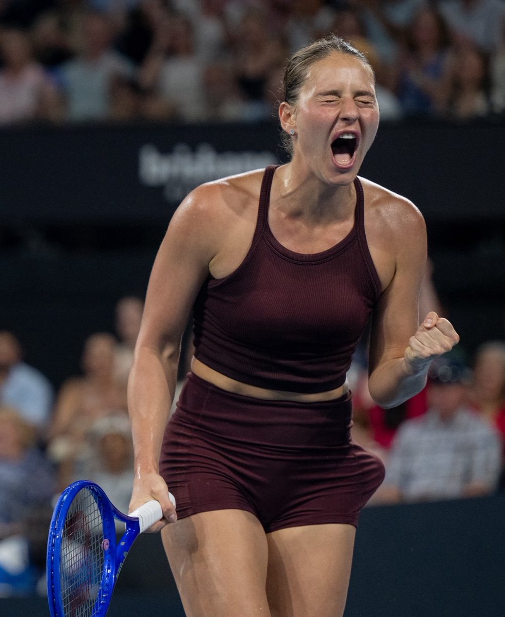 TheTennisLetter's tweet photo. Kostyuk d. Pegula 6-0 6-3

Marta’s level this week has been unbelievable
 
She was 1-4 against Pegula coming into this, but she just outplayed her from every area of the court today

Make that 3 top 10 wins in a row

Anisimova
Andreeva
Pegula

✅4th tour level final (1st since 2024)
✅1st Brisbane final

Ladies & gentleman, the new & improved Marta Kostyuk

🇺🇦💙