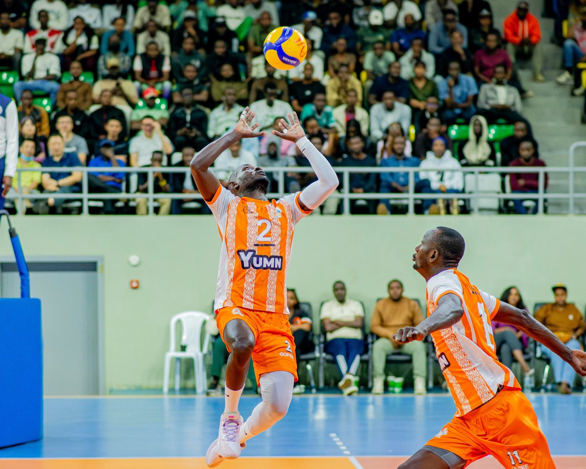 amonb_official's tweet photo. 🚨I waited all morning to talk about the Villagers🟠… ayayay, Who will stop GVC? For the first time in their history, they’ve defeated #POLICE_VC in three consecutive games.🙆🏻 #Villagers swept them by 3–0 sets in just 1hr and a few minutes. Not a good start for the Afande Urujeni’s boys.
Just a curious question: where is home or away for the #Villagers? Wherever they find you, in the city or in their own village they don’t care who you are, they beat you accordingly. 😂
#KTSports