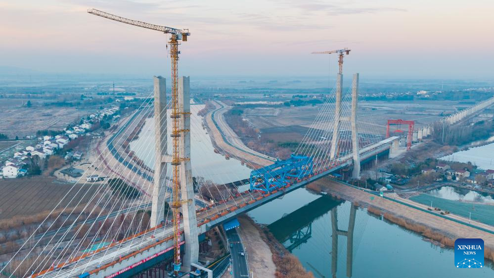 VoiceofPD's tweet image. Cable-stayed bridge across Chuhe River completes closure in Nanjing, China's Jiangsu

An aerial drone photo taken on Jan. 9, 2026 shows the construction site of the #cable-stayed #bridge across the Chuhe River in #Nanjing, east #China's #Jiangsu Province. As part of a high-speed