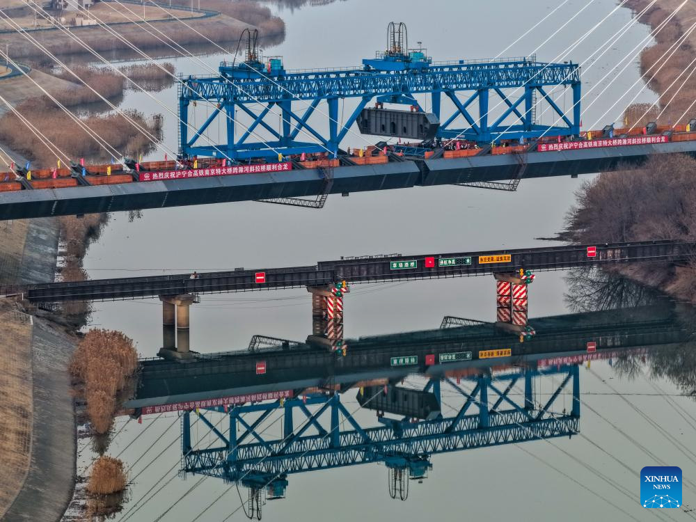 VoiceofPD's tweet image. Cable-stayed bridge across Chuhe River completes closure in Nanjing, China's Jiangsu

An aerial drone photo taken on Jan. 9, 2026 shows the construction site of the #cable-stayed #bridge across the Chuhe River in #Nanjing, east #China's #Jiangsu Province. As part of a high-speed