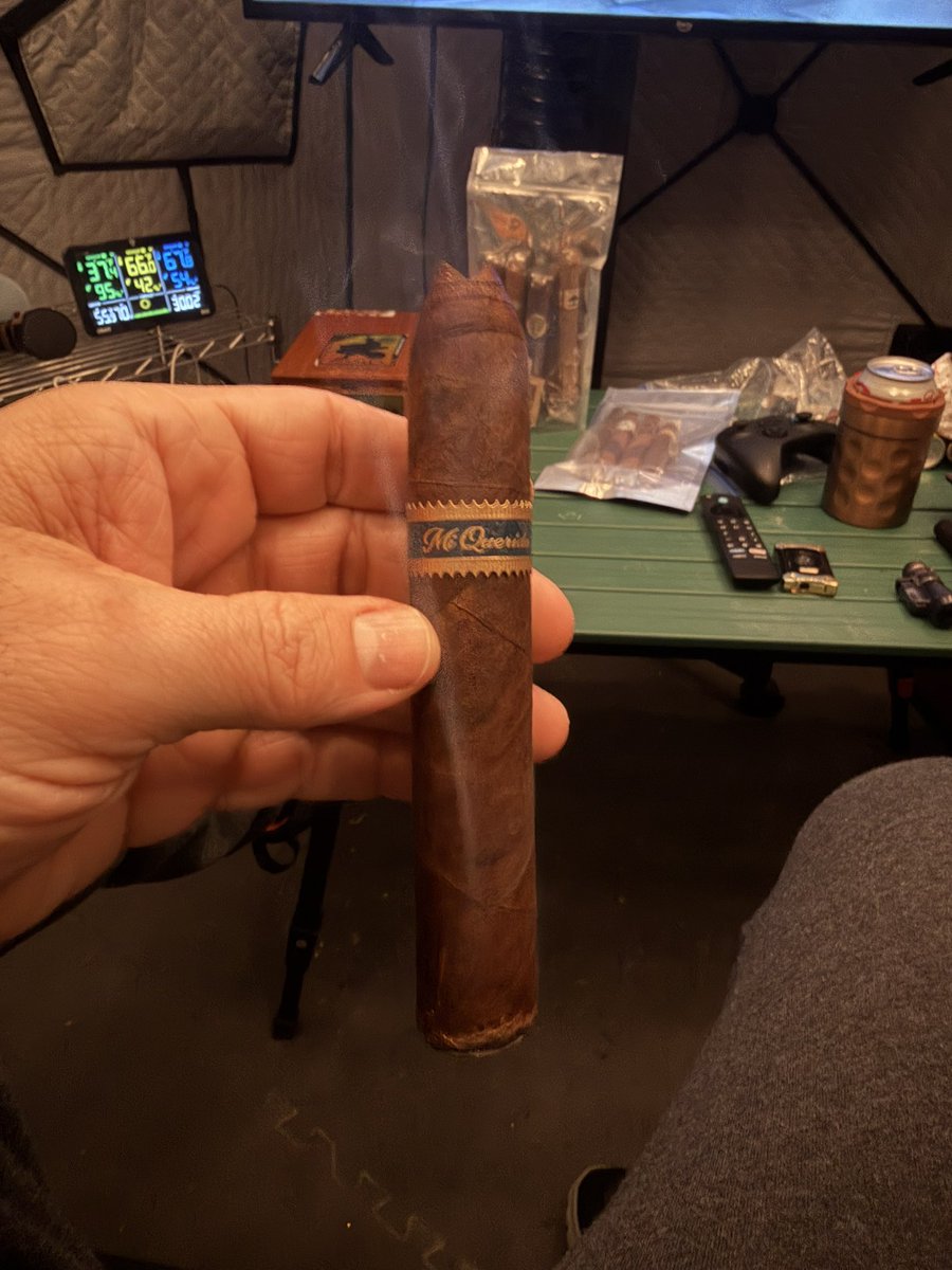Widd62285's tweet photo. Puffing on a #Dunbarton Mi Querida Gorila Gordo cigar this evening. Yet another blend by @stevesaka that just hits the spot. Giving it an 8.8. #BLLuxuries @JGarciaCigar @Suthern45 https://t.co/WhhXL2DgdH