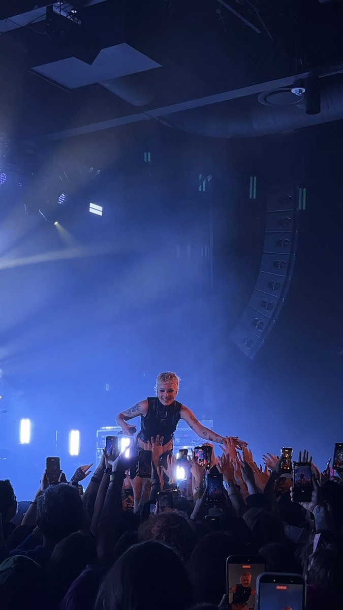 rainechiara's tweet photo. n1 done. halseychella weekend never end pls. https://t.co/VXt8Ygy9Cz