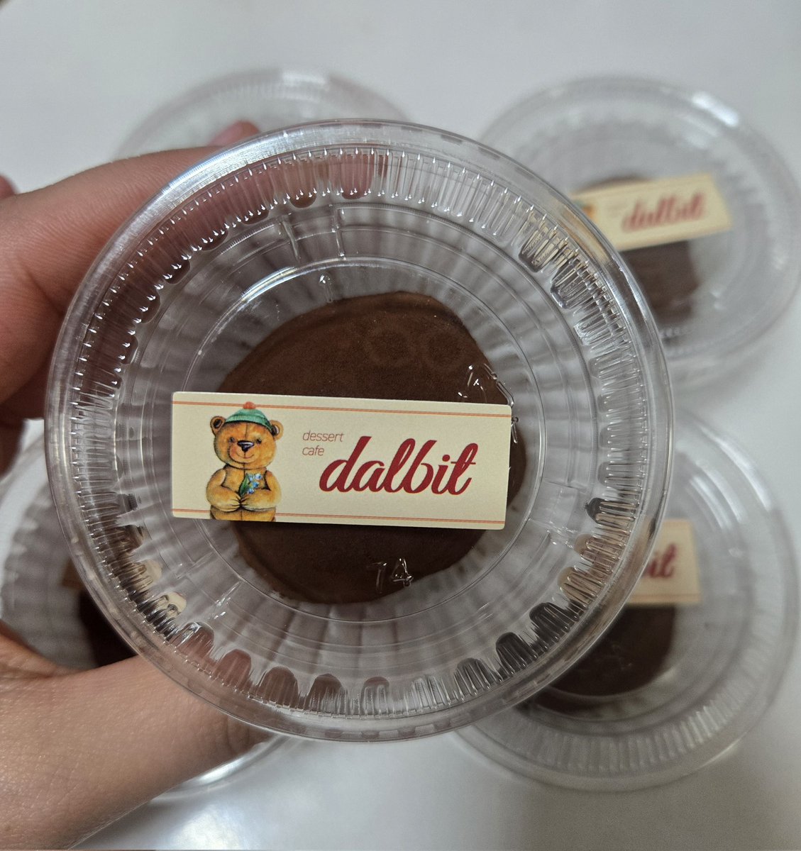 처음 사 본 두쫀쿠🧆🧆  친구가 사 준거랑 맛이 완전 다르넵..