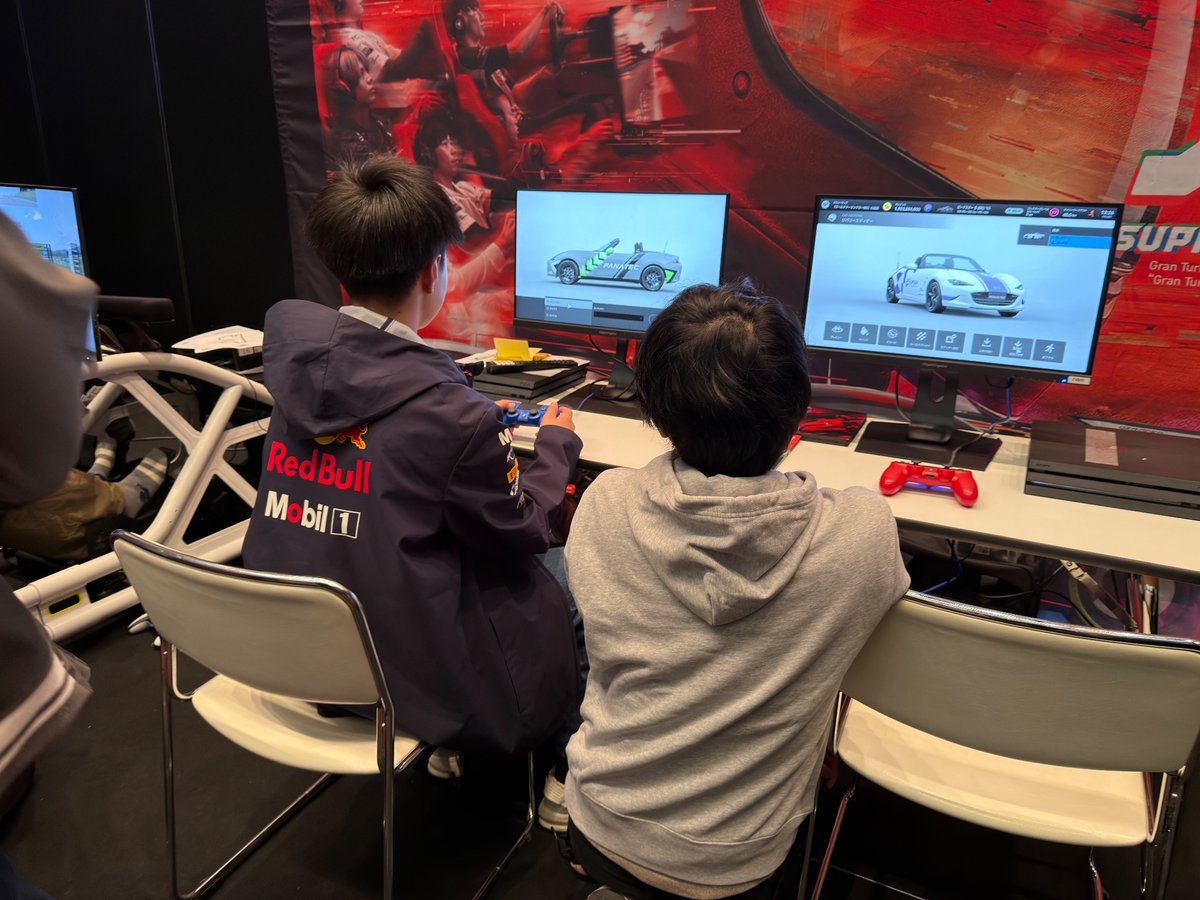 AUTOBACS_JEGT's tweet photo. 🎨自分でデザインしたクルマでサーキットを走ろう‼️

東京オートサロン2026のJEGTブースでは
グランツーリスモ7のリバリー作成体験を実施中🖌️

🎮操作方法がわからない方も、スタッフがサポートするのでどなたでも体験いただけます👍

コンベンションホールのe-SPORT EXPERIENCE内 JEGTブースに来てね❣️