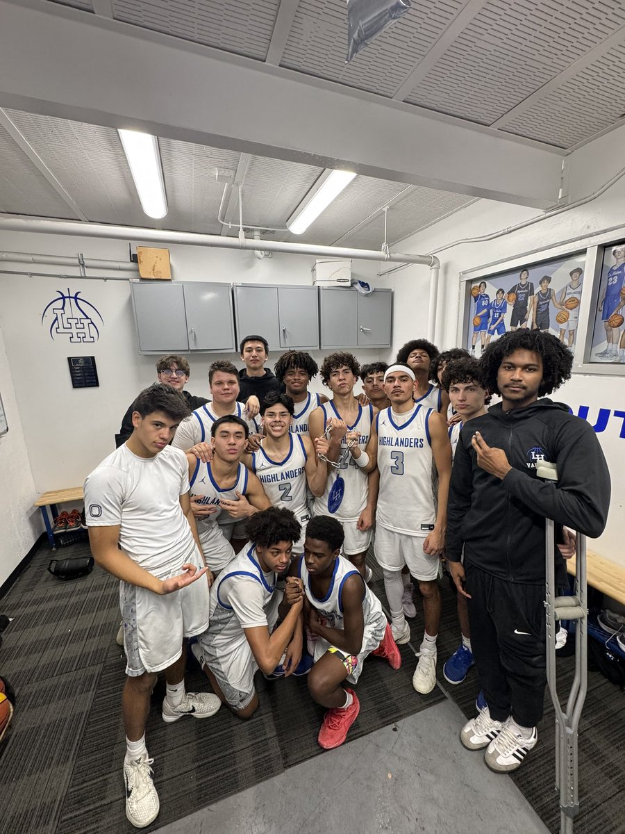 LHHS_Basketball's tweet image. #DPOG The Squad 🔒