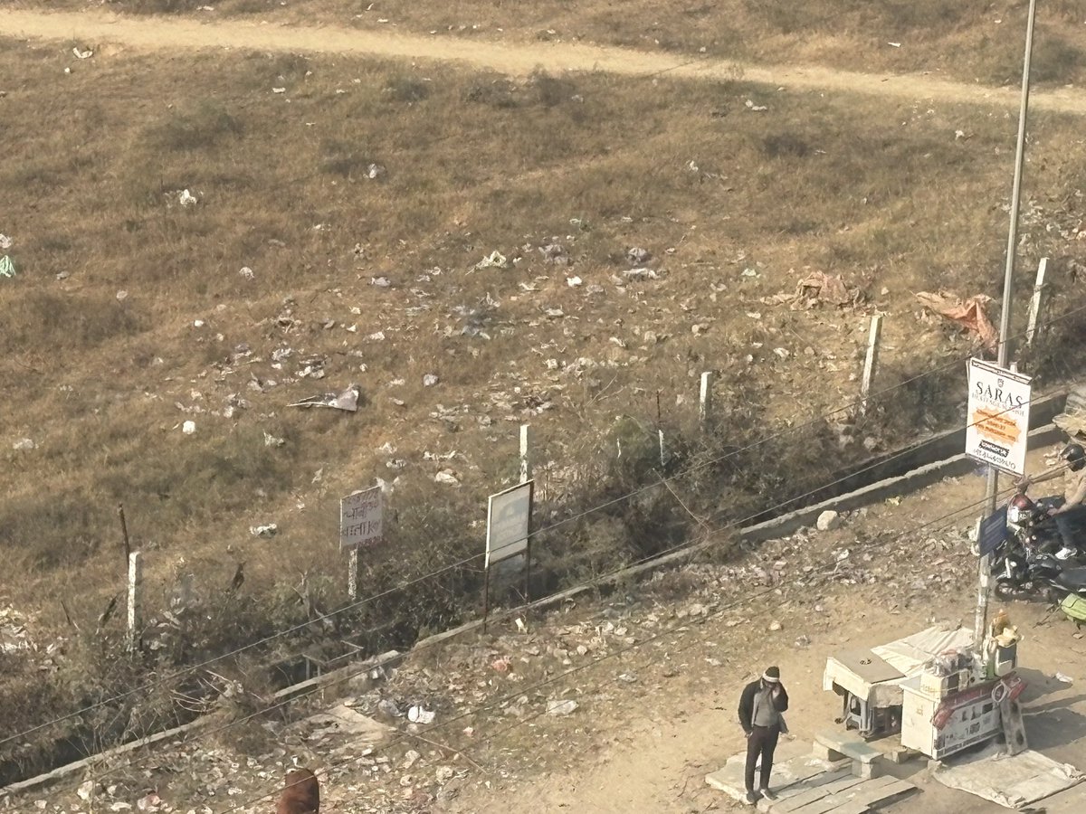 amanish71's tweet photo. This is so called Green belt under @OfficialGNIDA   We have never seen anyone cleaning this
Harmful for elders
Location
Sector 10 opposite Coco County Greater Noida West
@myogiadityanath @myogioffice @CeoNoida @PMOIndia @dr_maheshsharma @GreaterNoidaW https://t.co/8pmfqHIH6p
