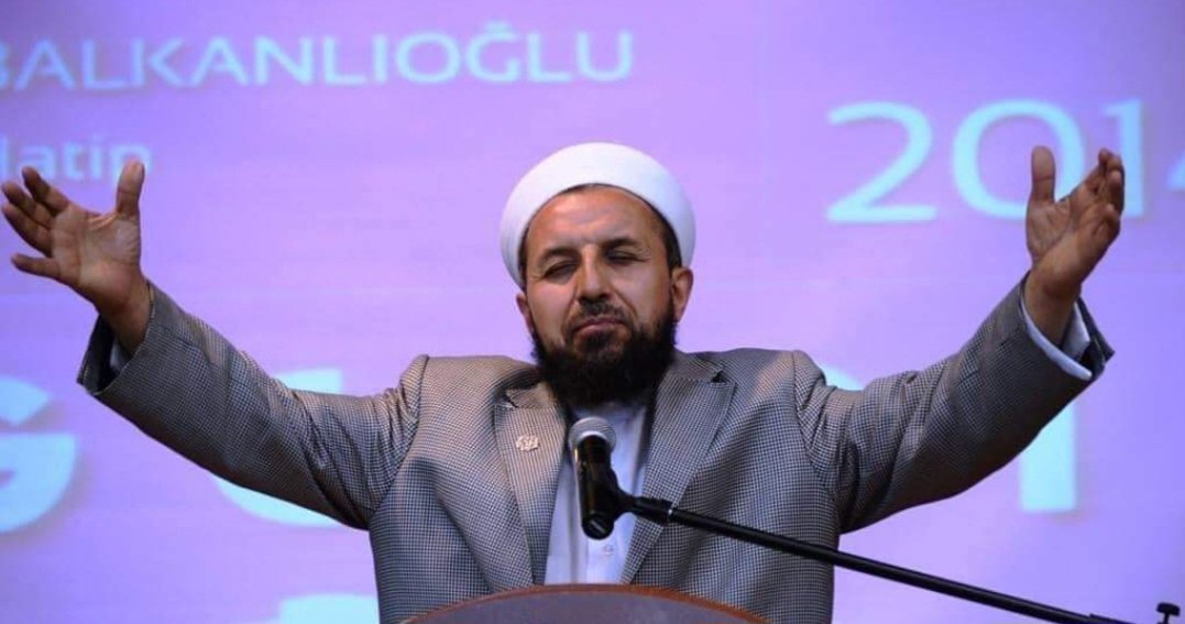 Sakın ha moralinizi bozmayın.
Her gün güneş gibi yeniden doğun.
Bahar tazeliğinde olun.
Deyin ki;
-"Sadece Allah’ın dediği olur."

Abdulmetin Balkanlıoğlu Rahimehullâh